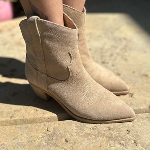 Dolce Vita 8.5 Cream Cowboy Style Booties